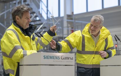 Bundeswirtschafts und Klimaschutzminister Dr. Robert Habeck besichtigte Offshore Maschinenhausfertigung von Siemens Gamesa in Cuxhaven